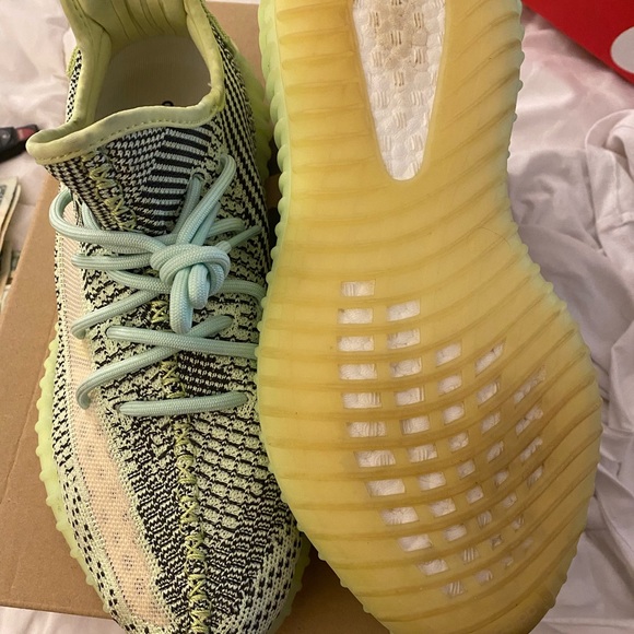 Yezzys - Picture 6 of 6